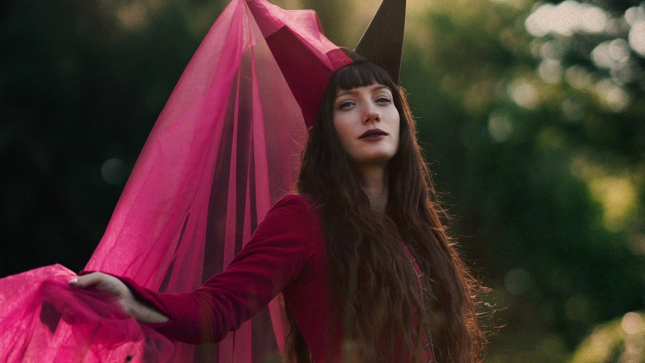 Annicke Shireen, from the official video